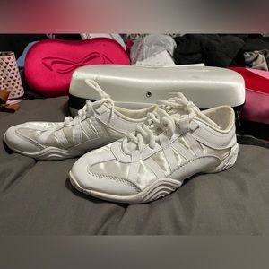 Nfinity cheer shoes